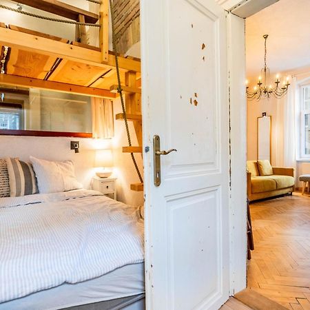 Historical Wine Apartment Братислава Екстер'єр фото