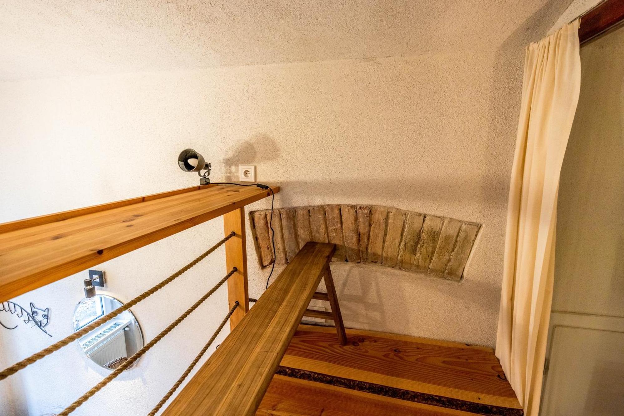 Historical Wine Apartment Братислава Екстер'єр фото