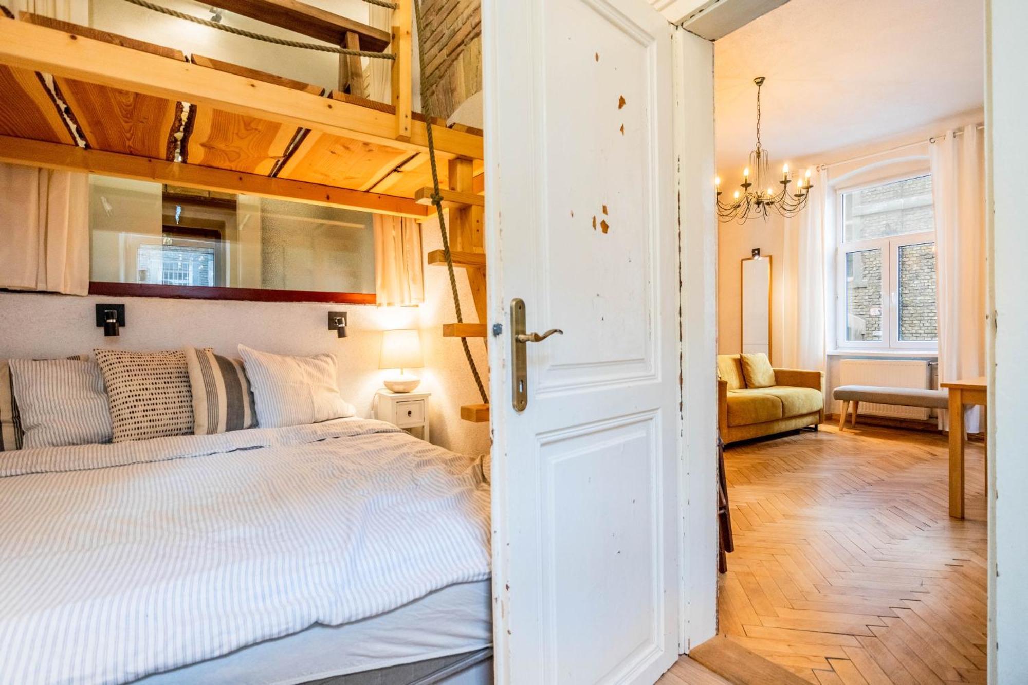 Historical Wine Apartment Братислава Екстер'єр фото