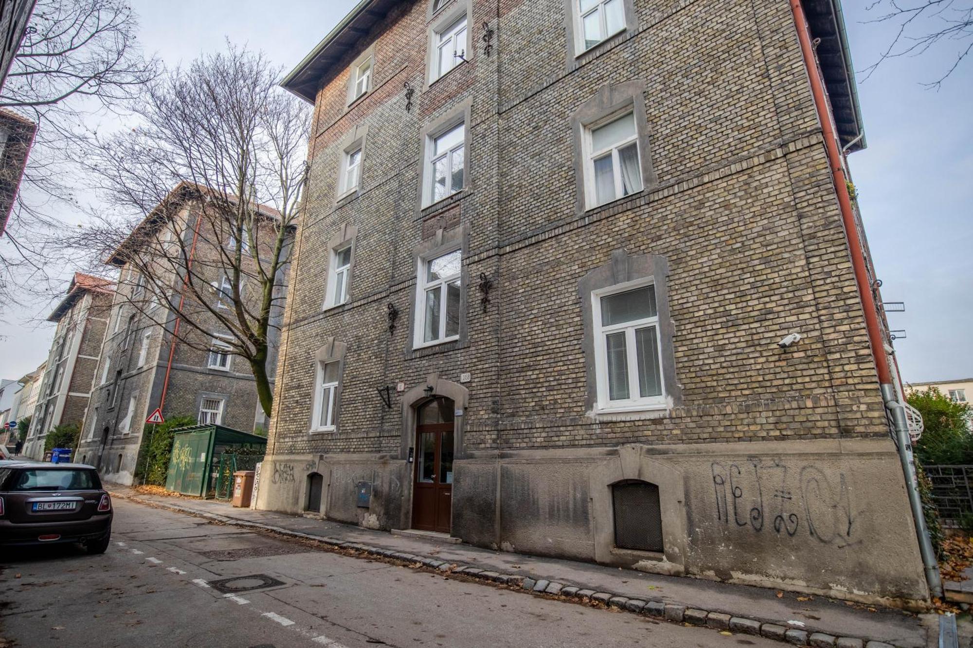 Historical Wine Apartment Братислава Екстер'єр фото